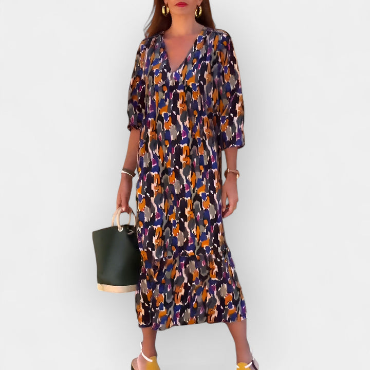 Dress with V Neckline and Retro Design